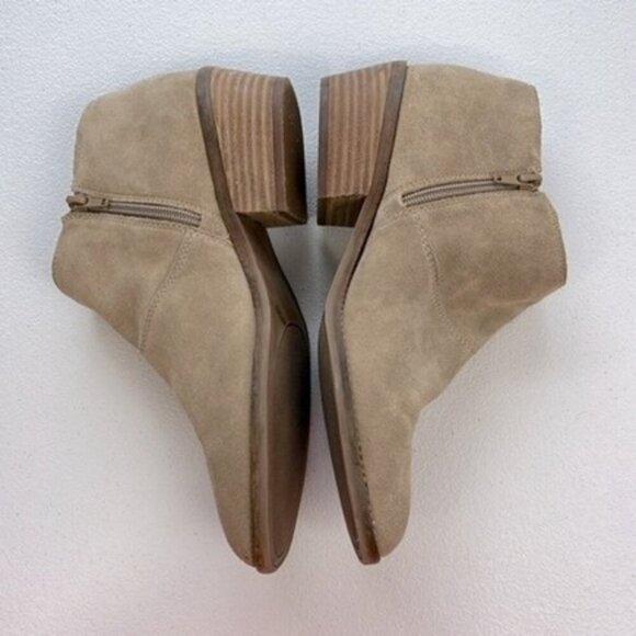 Lucky Brand Brekke Suede Booties Taupe Pull-on Low Heel Asymmetric Ankle Shoes 9 - Picture 5 of 9